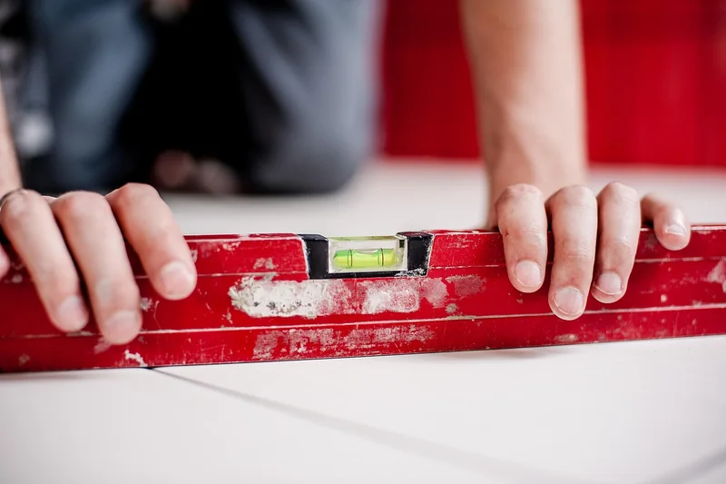 Les outils et matériaux indispensables pour réparer