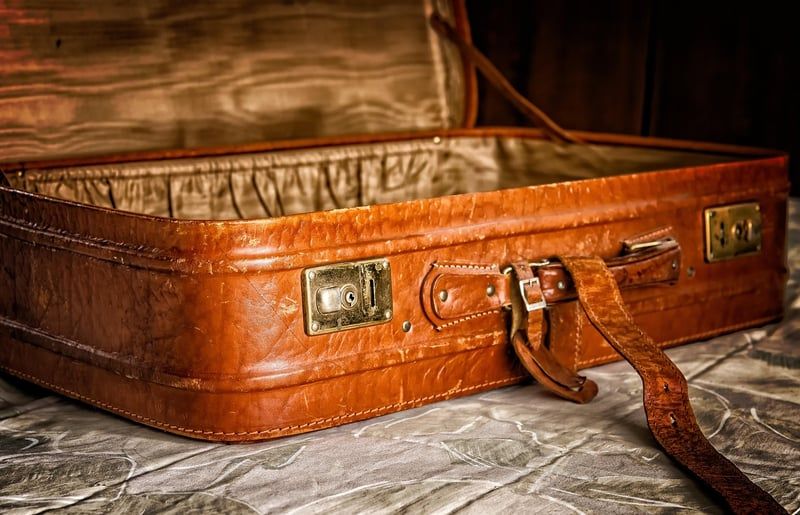 Urne mariage valise : la tendance incontournable pour votre cérémonie en 2026