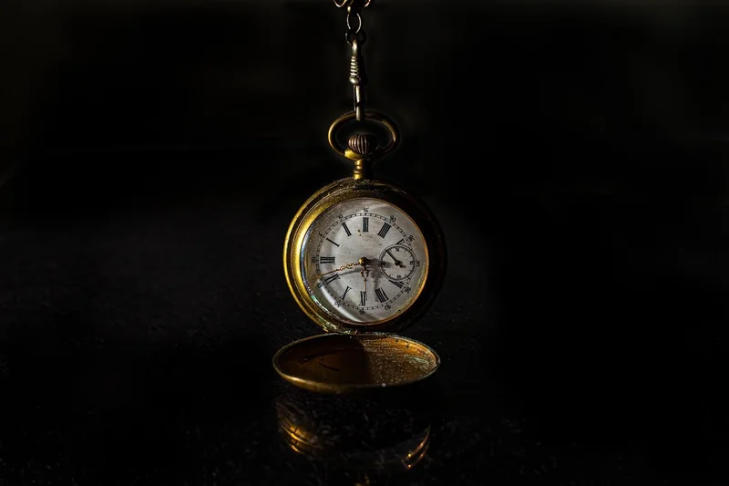 Horloge murale année 50 : le guide complet pour un intérieur rétro en 2026