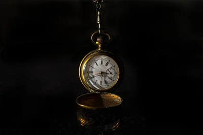 Horloge murale année 50 : le guide complet pour un intérieur rétro en 2026